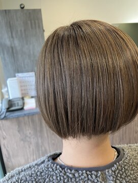 イング(ING) パールグレー小顔ショートボブ