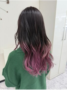 サロンドニケ ブリーチを活かして結んで隠せるグラデーションピンクカラー