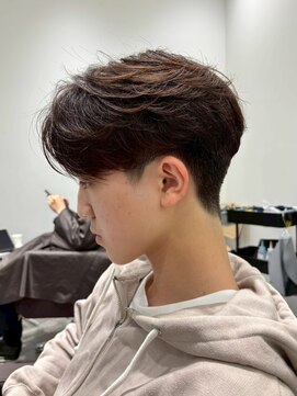 カルム(kalm) 毛流れセンターパートニュアンスパーマカルマヘアメンズパーマ