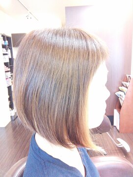 ヘアメイク ビス(Hair Make Bis.) 前下がりボブ