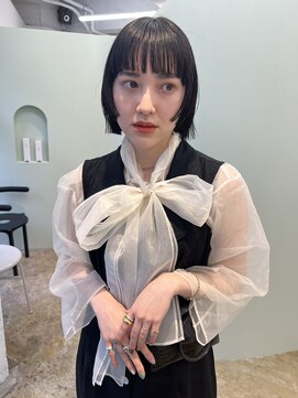 ユー(yew) 黒髪ステップカット