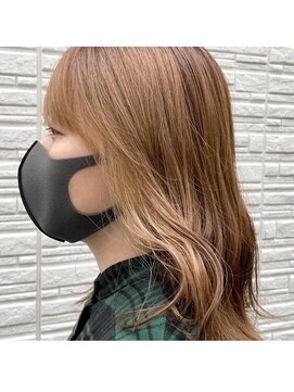 シースティア(siistia) ハイライトで柔らかロングスタイル。