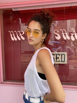 アデ オモテサンドウ(ade omotesando) ニュアンスパーマで作るガーリーストリートスタイル