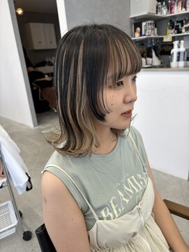 インナーカラーでホワイトベージュと顔まわりレイヤー