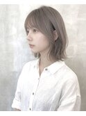切りっぱなしミディアムレイヤーボブ
