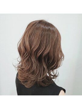 エイムヘアメイク 舟入店 淡いオリーブベージュ×ウルフカット