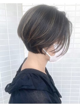 オーシャン(Ocean) ［OCEAN Hair&Life 水田成美］地毛×ハイライト×丸みショート