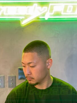 グリーディーフォックス 代々木(Greedy FOX) コンマヘア/センタ-パ-ト/ツイストスパイラル/スキンフェード