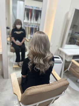 カリーナ(CARINA) ハイトーンカラー/ハイトーングレージュ