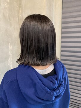 ツイッグ(twig) ぷつんと切りっぱなしたミニボブ☆