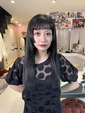 グリフィカ(grifica) ザクザクbangとステップカット艶黒