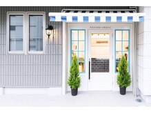 バレーチェア(valley chair)の雰囲気（ひばりヶ丘駅南口から徒歩4分☆可愛い白と水色の格子窓が目印）