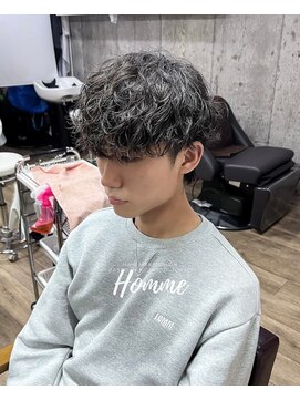 オムファミーユラグ(homme, famille raugh) スパイラルシャドウパーマ