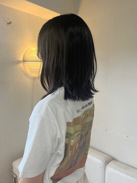 タヴィ(Tavi) 抜け感ヘア/ミディアムレイヤー/レイヤーカット/レイヤー/顔周り