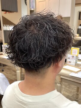 アルターリール(aL ter Rire) フェザーパーマ/サーフカール/刈り上げセンターパート/中村郁未