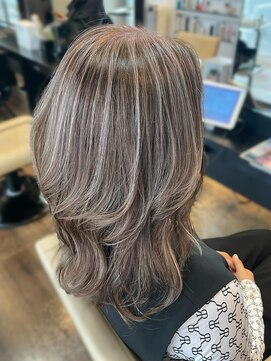 大人気♪ミルクティーベージュハイライト