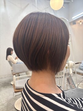 コンティロミー(CONTI ROMMY.) ショート/ボブ/小顔/似合わせ/前下がりショート/くすみベージュ