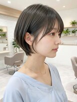 ウィールールピヴォクロス(WE RULE pivot cross)&nbsp;20代30代40代50代/耳掛け可能な大人可愛いショートボブスタイル