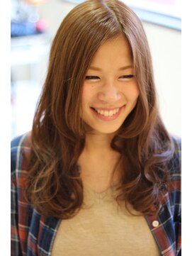 ナグ(NAG) ロングのカールスタイル