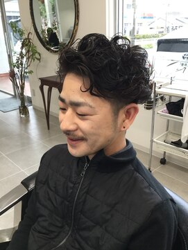 O サイドに流したウェービーヘア♪黒髪暗髪メンズカット大人