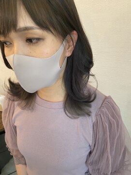 キキ(kiki) インナーカラー×グレージュ#ベージュカラー#三重