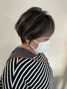 モノリス(monolith) くびれショート