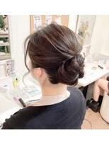 アールイー(Re:)&nbsp;ロングヘア　アップヘアアレンジ