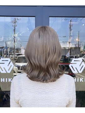 シキ(SHIKI) White beige