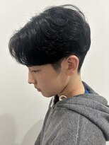 ヒュイル バイ ニアウ(Hwyl by Niau)&nbsp;メンズマッシュセンターパートスパイラルパーマニュアンスパーマ