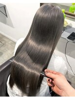 イリ 心斎橋(ili)&nbsp;ハイトーンカラーミルクティーベージュ髪質改善