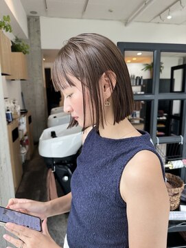 ディーエックス スリー(Dxxxx III) 切りっぱなしボブ