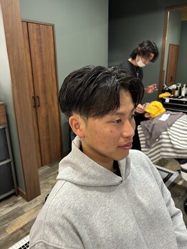 スタンドバーバー 柏(STAND BARBER) 刈り上げセンターパート/波巻きツイストスパイラル/柏