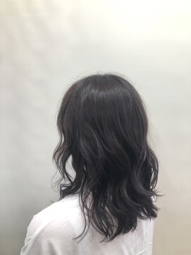 ヘア プロデュース アイモ(Hair Produce Aimo) 耳掛けも似合う☆大人かわいい夏アッシュのフリンジウェーブ♪