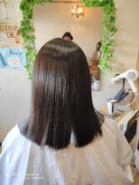 カラクリビショウ(Kara-Kuri Bisho)&nbsp;鎖骨下ヘアスタイル