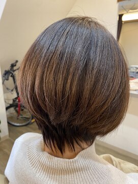 エール(ale) 前下がりボブ