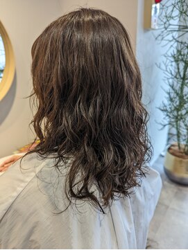 トキ(toki) ロングレイヤーのパーマスタイル