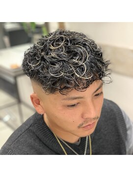 エイトメン 上野店(EIGHT MEN) スキンフェード×ハイライトパーマ