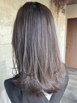 ビスクヘアデザイン(bisq hair design) ミディアム/セミロング/グレージュ/白髪ぼかし/顔まわりカット