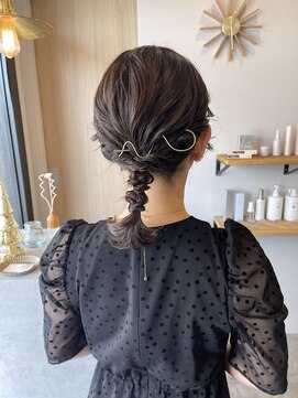 ユニ (uni) 編み下ろしヘアアレンジ