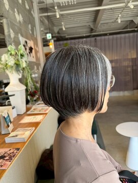 ギネス(Giness) 丸みとツヤ感×エレガントボブ