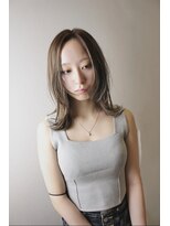 ビアージュ(Viage)&nbsp;:フェイスレイヤー　:外はねミディ　:ベージュカラー　:くすみ