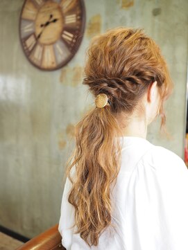 ノエル ヘアー アトリエ(Noele hair atelier) アレンジ×ツイスト×ルーズウェーブ