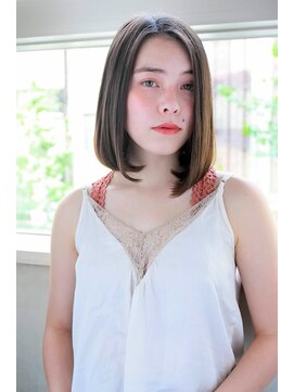 ルティア(Lutia) 大人かわいい センターパート 前下がりボブ★★