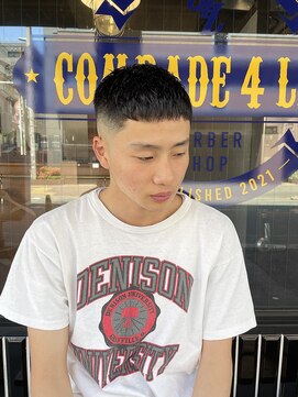 カムレイドフォーライフ(COMRADE 4 LIFE) 人気のクロップスタイル　　担当西村