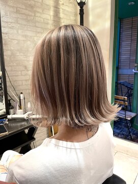 ルーツ(Roots) 結べるボブ/外ハネボブ/ブリーチ/外国人風バレイヤージュ