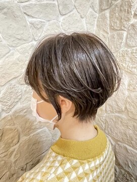 アムネシア たまプラーザ(AMNESIA) 耳だしショート/マニッシュショート/ミルクチョコレート