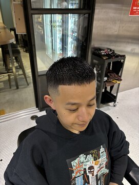 フランクスバーバーザスタンド(Frank’s barber the stand) スペインカール/スパイキーショート/フェザーパーマ/飯田橋F