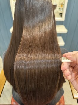 フェルーチェ ヘアー アトリエ(FELUCE hair atelier)の写真/大好評◎髪質改善ネオメテオストレートで艶と柔らかさを兼ね備えた、質感の良い憧れのストレートヘアへ。