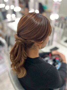 ラモ(RAMO) 艶感下目ポニーテール