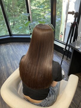 ヨンセンチメートルヒロサカ(4cm HIROSAKA) 髪質育成縮毛矯正